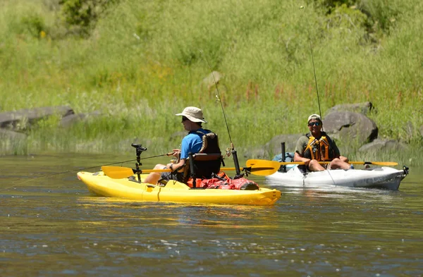 Dois Homens Pesca Caiaque Caiaque John Day River Oregon Central — Fotografia de Stock