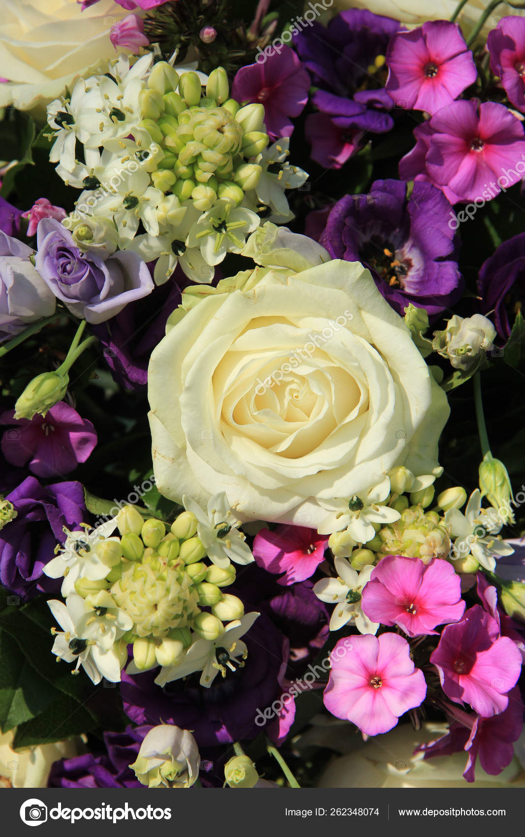 Purple White Wedding Flower Arrangement Stock Photo C Yayimages 262348074
