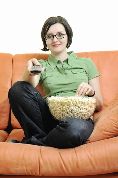 Junge Frau Isst Popcorn Sieht Filme Und Isst Popcor Isoliert — Stockfoto