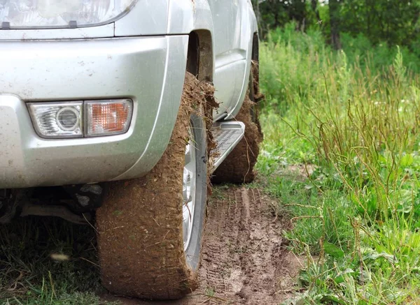 Extrém Offroad Mögött Egy Felismerhetetlen Autó Sárban — Stock Fotó