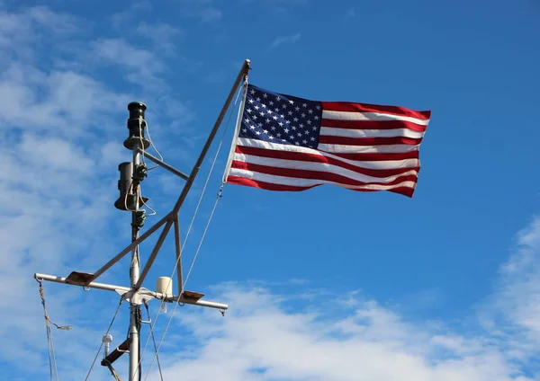 Étoiles Rayures Américaines Venteuses Maritimes Drapeau Sur Navire Polonais Avec — Photo