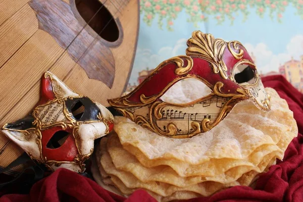Máscara Barroca Carnaval Con Máscara Gato Panqueques Una Mandolina — Foto de Stock