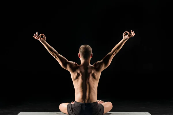 Zadní Pohled Člověka Cvičit Jógu Meditaci Jógu — Stock fotografie