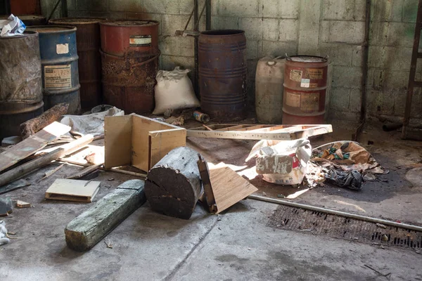Interior Una Bodega Abandonada Con Detalles Desgaste Por Tiempo Pueden — Foto de Stock