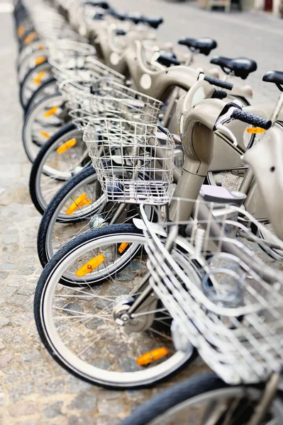 Grupo Bicicletas Acera Foto Con Lente Basculante — Foto de Stock