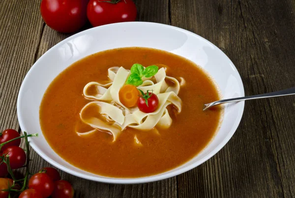 Tomaatti Keitto Pappardelle — kuvapankkivalokuva