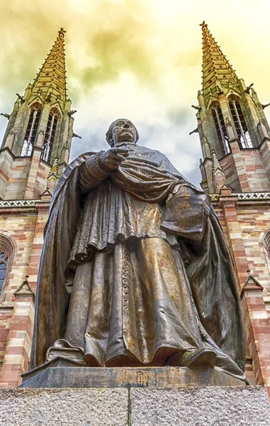 Standbeeld Van Charles Emile Freppel Voor Heiligen Pierre Paul Kerk — Stockfoto