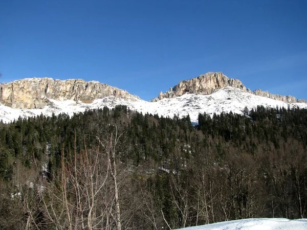 主要的高加索山脊岩石救济景观一山全景 — 图库照片