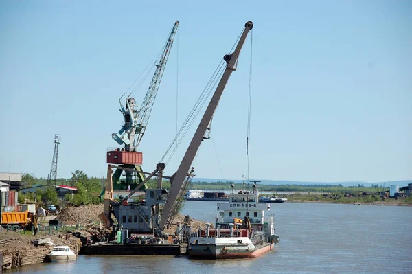 Macara Marfă Dockside Portul Fluvial Rusia Autback — Fotografie, imagine de stoc