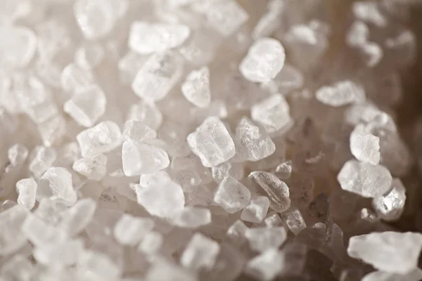 クローズ アップ サイド照明で 食卓塩の結晶 — ストック写真