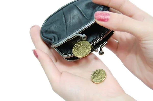 革の財布と落ちるコインを保持する女性の手 — ストック写真