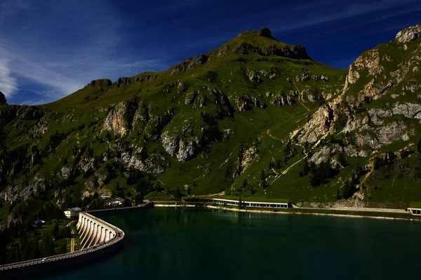 Réservoir Eau Lac Fedaia Dans Les Dolomites — Photo