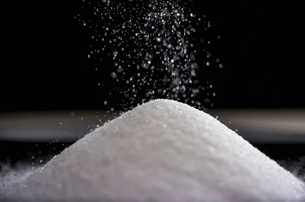 Close Colpo Zucchero Che Scorre Formando Una Pila Come Cade — Foto Stock