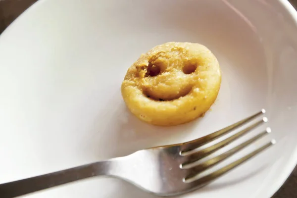 Foto Genérica Papa Frita Reconstituida Forma Cara Sonriente Bañada Con — Foto de Stock