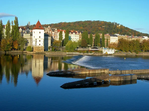 Vltava Nehri Manzaralı Prag Şehrinin Panoramatik Fotoğrafı — Stok fotoğraf