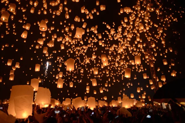 Sky Lanterns Festival Fuegos Artificiales Chiangmai Tailandia Loy Krathong Peng — Foto de Stock