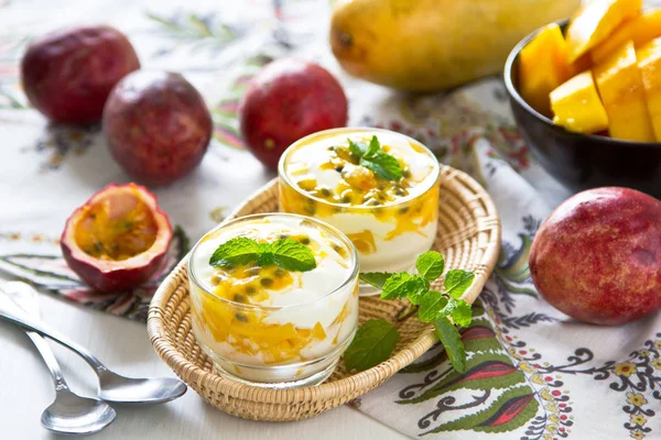 Frutto Della Passione Fresco Mango Con Yogurt — Foto Stock