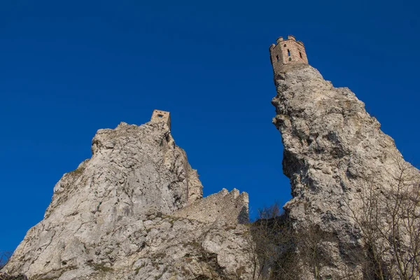 Castillo Devin Construido Sobre Las Altas Rocas Frontera Eslovaquia Austria — Foto de Stock