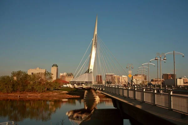 Unikalny Most Chodnika Nad Rzeką Czerwoną Winnipeg — Zdjęcie stockowe