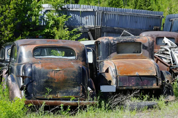 Rusted Abandonou Carros Antigos Ferro Velho — Fotografia de Stock