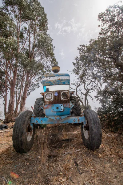 Vista Cercana Tractor Abandonado Campo — Foto de Stock