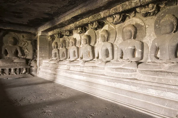 Siete Imágenes Buda Meditación Talladas Roca Dentro Una Cueva Roca — Foto de Stock