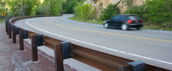 Una Imagen Coche Curvado Alrededor Camino Montaña — Foto de Stock