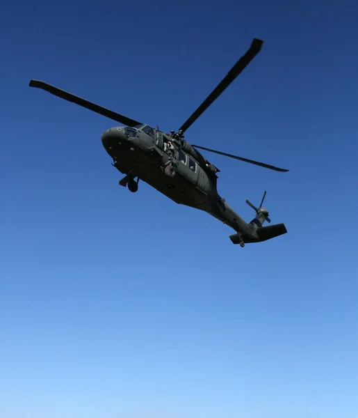 Helikopter Czarny Jastrzębia Dzieje Się Misja — Zdjęcie stockowe