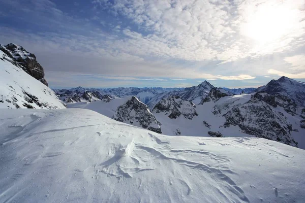 Blick Auf Die Schneebedeckten Gipfel Der Schweizer Alpen Stehen Auf — Stockfoto