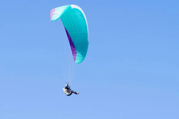 Paragliding Deense Noordzeekust Blauwe Hemel Achtergrond — Stockfoto