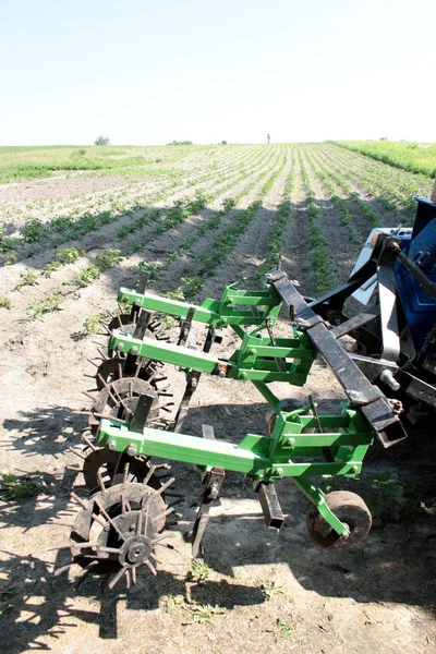 Egy Mezőgazdasági Traktoron Elhelyezett Különleges Berendezés Képe — Stock Fotó