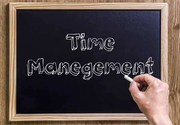 Time Management Nya Svarta Tavlan Med Skisserat Text Trä — Stockfoto