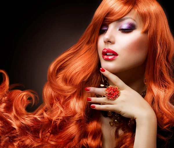 Faliste Czerwone Włosy Moda Portret — Zdjęcie stockowe