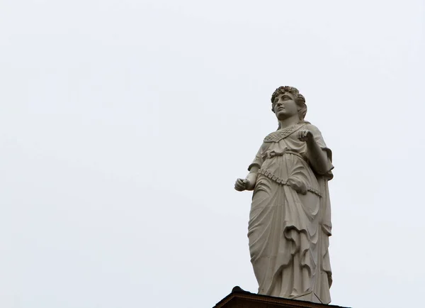 Gerechtsgebouw Standbeeld Van Themis Goddes Van Justitie Ontbrekende Zwaard Evenwicht — Stockfoto