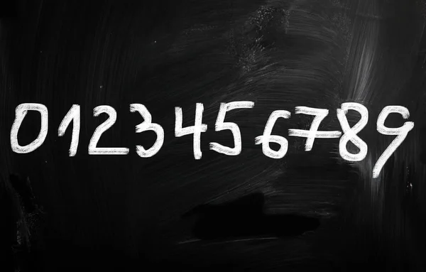 Zahlen Handgeschrieben Mit Weißer Kreide Auf Einer Tafel — Stockfoto