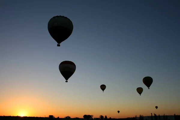 Heißluftballons Heben Morgengrauen — Stockfoto