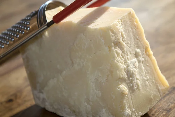 Produtos Típicos Italianos Queijo Parmesão Ralado — Fotografia de Stock