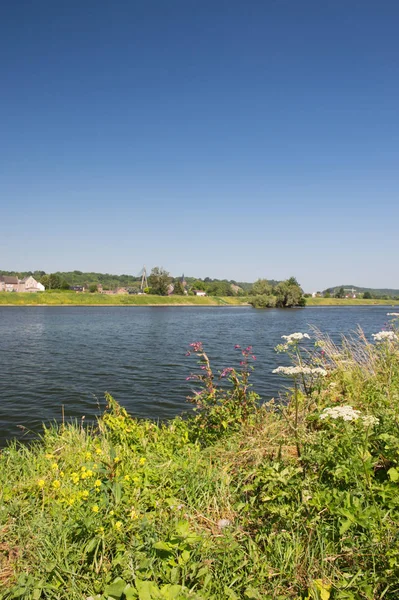 Paisaje Río Mosa Limburgo Holandés Con Bélgica Pueblo Lanaye Opuesto — Foto de Stock