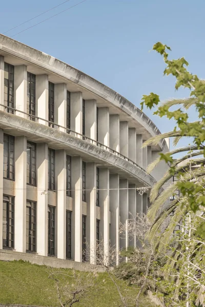 Vista Bajo Ángulo Detalle Escuela Universitaria Arquitectura Pública Ciudad Montevideo — Foto de Stock