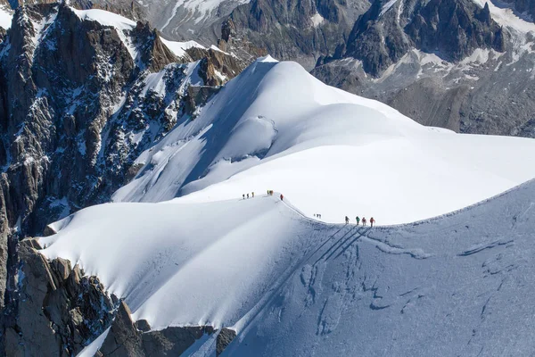 Альпініст Дорозі Вершину Монблан — стокове фото