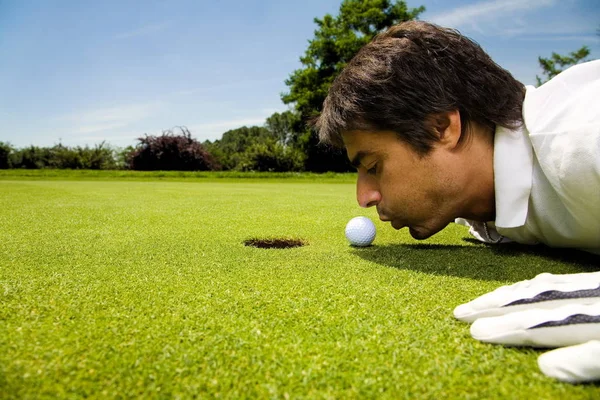Club Golf Golfista Concentrado Hoyo — Foto de Stock