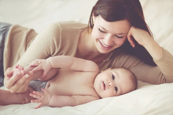 Retrato Una Madre Con Bebé Meses — Foto de Stock