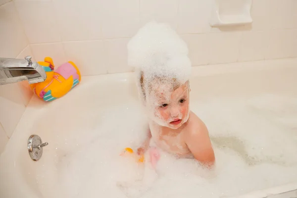 Bubbles on top of the water, less ambiguously known as a foam bath can be obtained by adding a product containing foaming surfactants to water and temporarily aerating it by agitation
