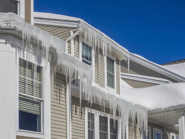 Ice Dams Snow Roof Gutters Bitter Cold New England Usa — Stock Photo, Image