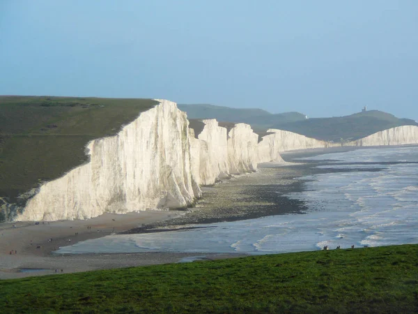 Majestic White Cliffs South Coast Lighthouse Far Hill People Enjoying — Stock Photo, Image