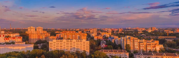 Будинки Місті Оточенні Зелені Дерева Заході Сонця Панорамні Мінськ Столиця — стокове фото