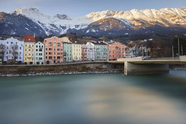 Bord Rivière Inn Les Belles Montagnes Derrière Innsbruck Autriche — Photo
