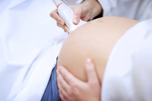 Médico Fazendo Ultra Som Para Mulher Grávida Ultra Som Seguro — Fotografia de Stock