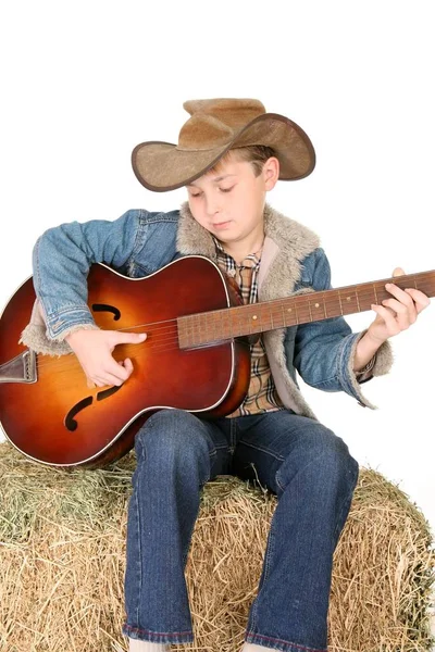 Niño Rasca Una Guitarra Acústica —  Fotos de Stock