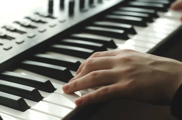Woman Playing Synthesizer Frame One Hand Side View — Stock Photo, Image